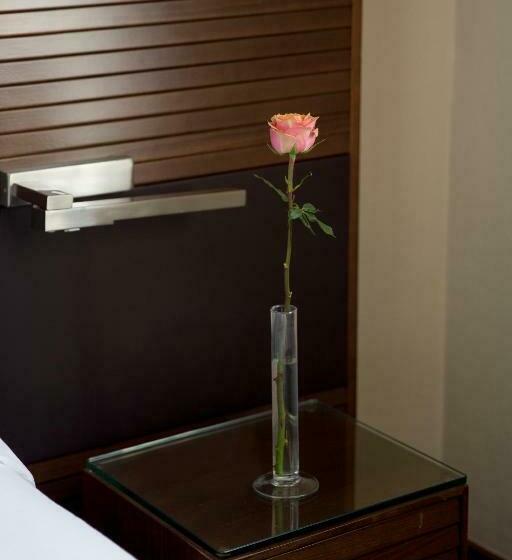 수피리어 룸, Astoria