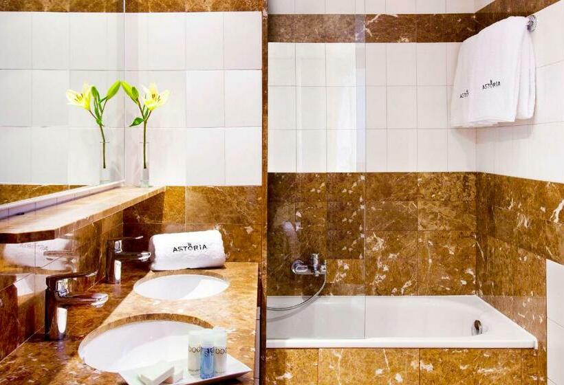 수피리어 룸, Astoria