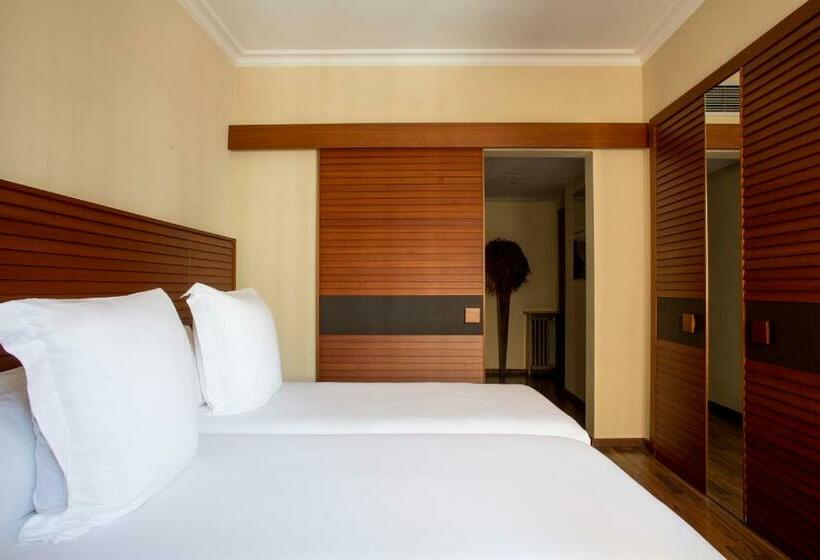 수피리어 룸, Astoria