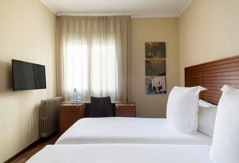 수피리어 룸, Astoria