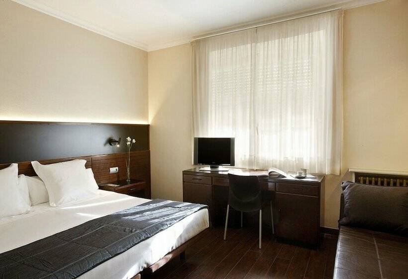 수피리어 룸, Astoria