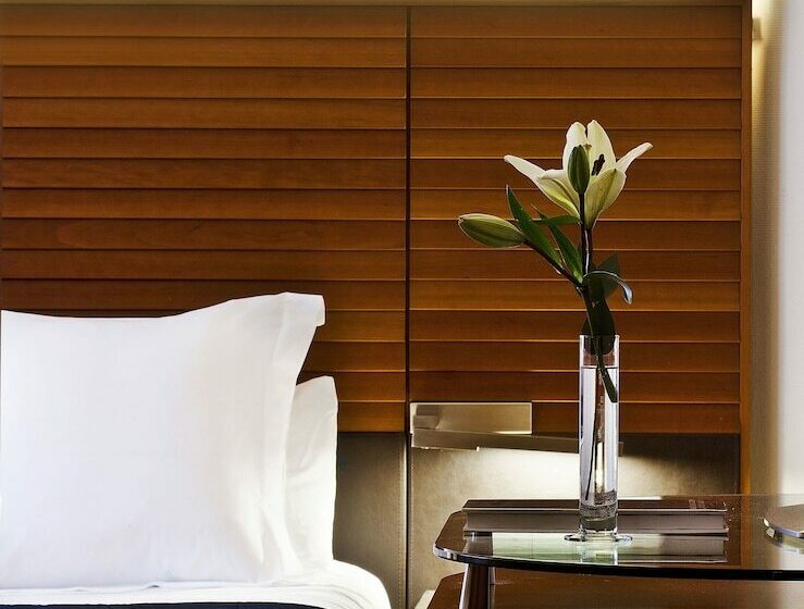 수피리어 룸, Astoria