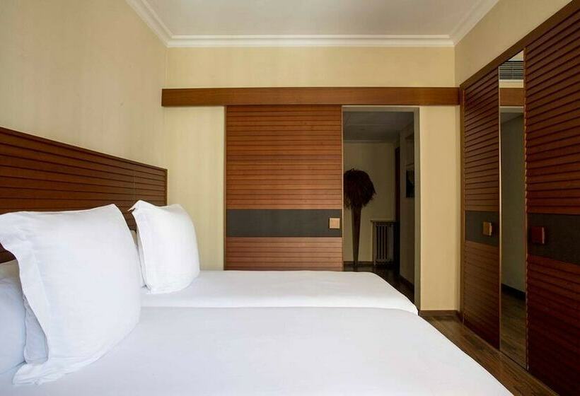 수피리어 룸, Astoria