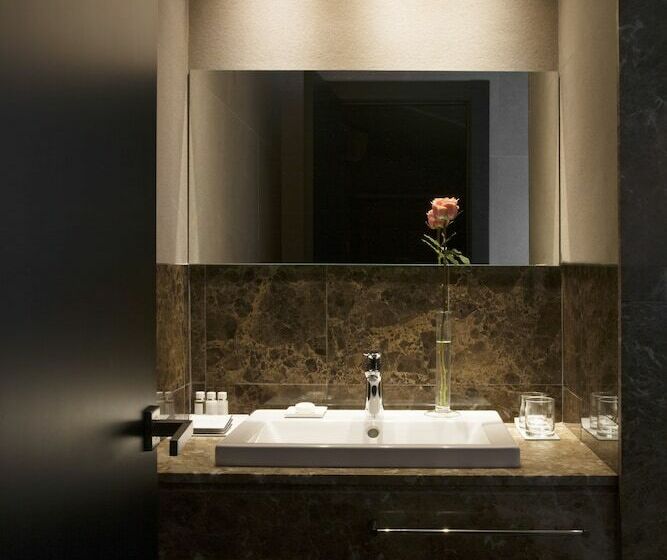 수피리어 룸, Astoria