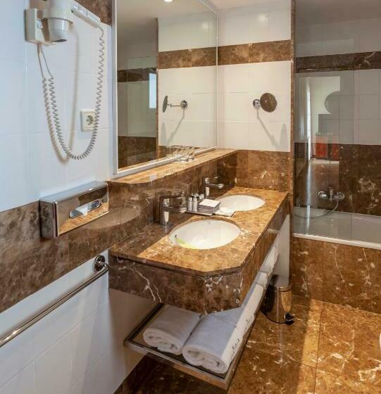 패밀리 룸, Astoria