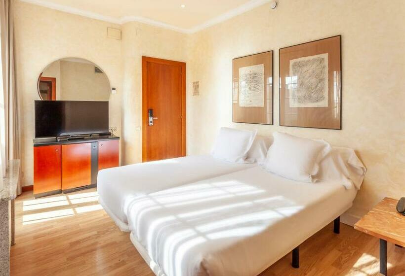 패밀리 룸, Astoria