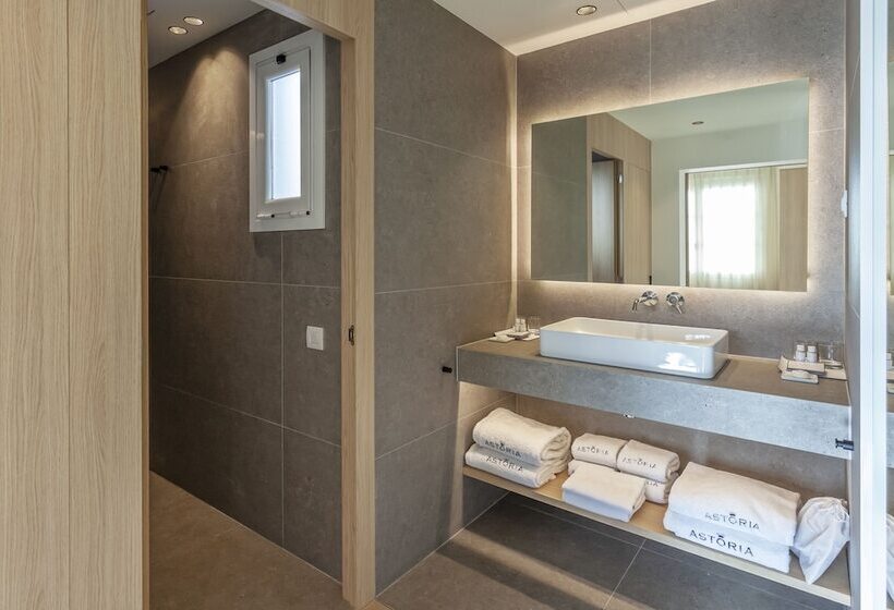 패밀리 룸, Astoria