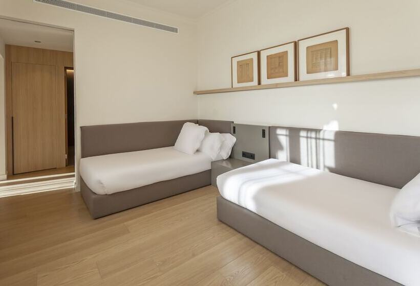 패밀리 룸, Astoria