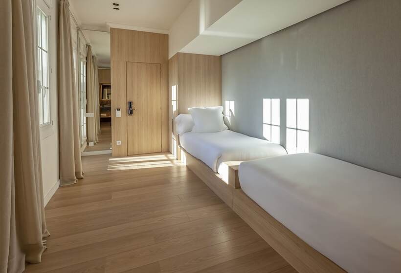 패밀리 룸, Astoria