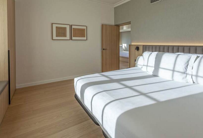 패밀리 룸, Astoria