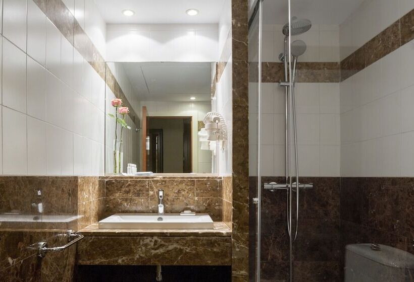 수피리어 룸, Astoria