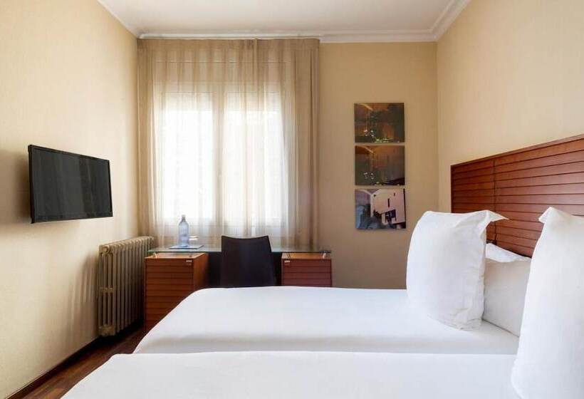 수피리어 룸, Astoria