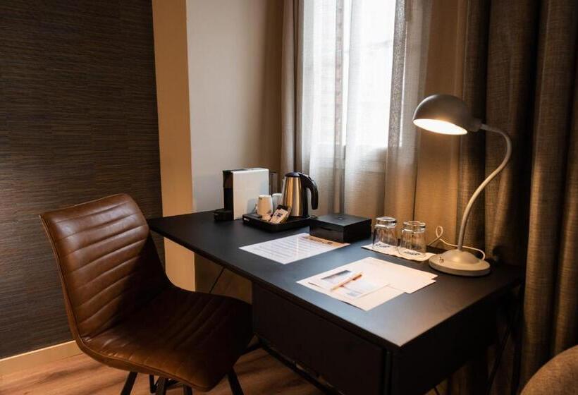 Номер Стандарт Трехместный, Atenea Rekord Suites