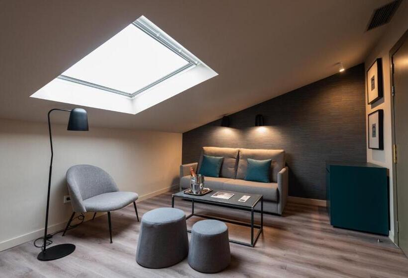 Пентхаус, Atenea Rekord Suites