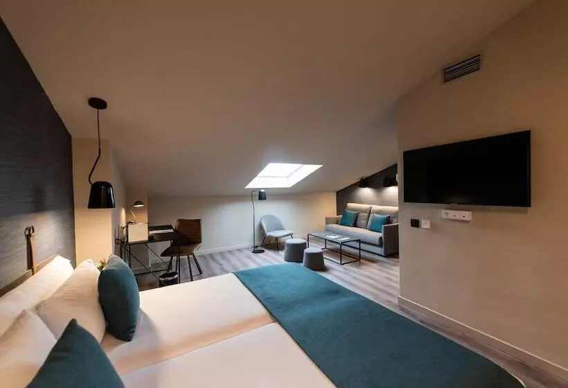 ペントハウスルーム, Atenea Rekord Suites