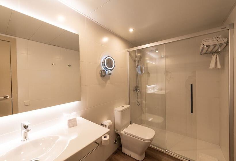 Четырехместный Номер Стандарт, Atenea Rekord Suites