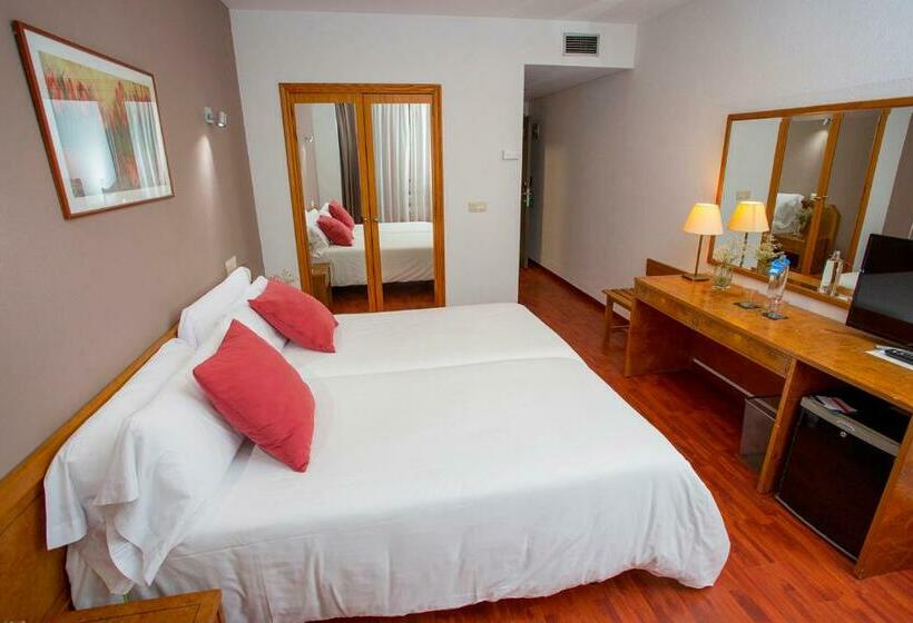 חדר סטנדרט לשלושה, Borgia