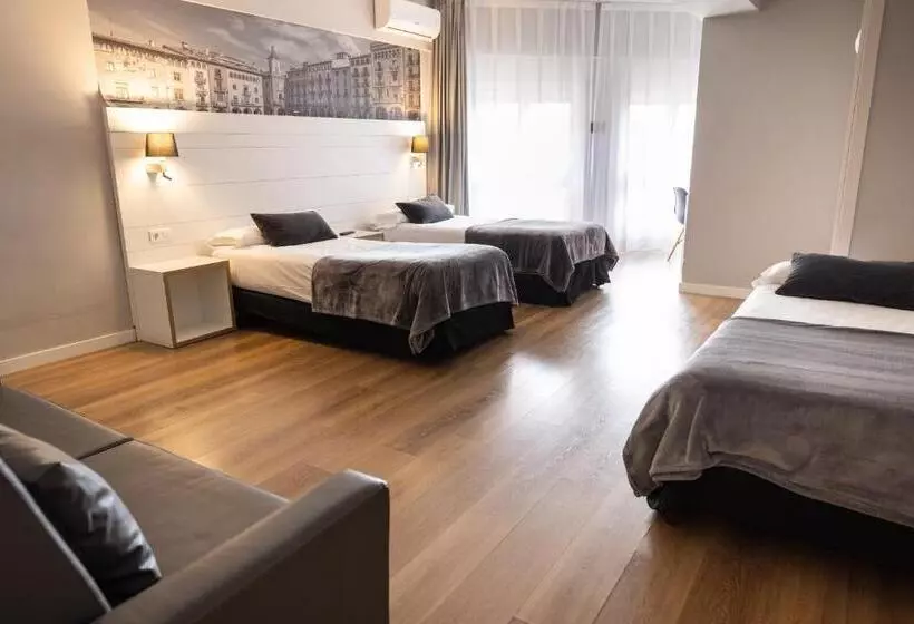 Chambre Quadruple Standard, Can Pamplona