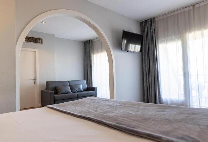 חדר סטנדרט לשלושה, Can Pamplona