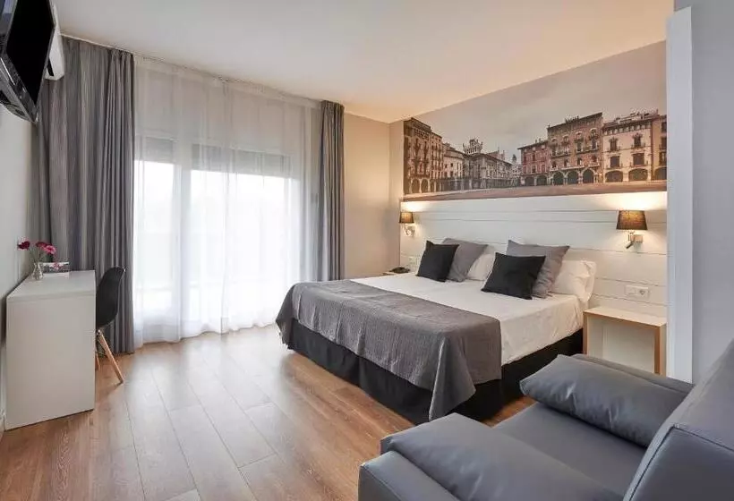 Chambre Triple Standard, Can Pamplona