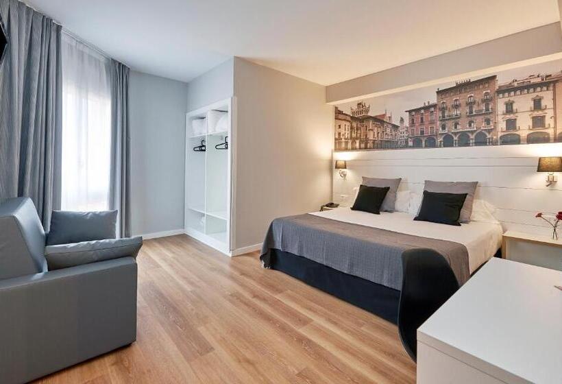 Chambre Triple Standard, Can Pamplona