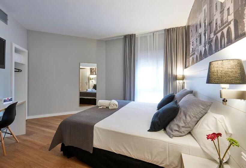 Chambre Familiale, Can Pamplona