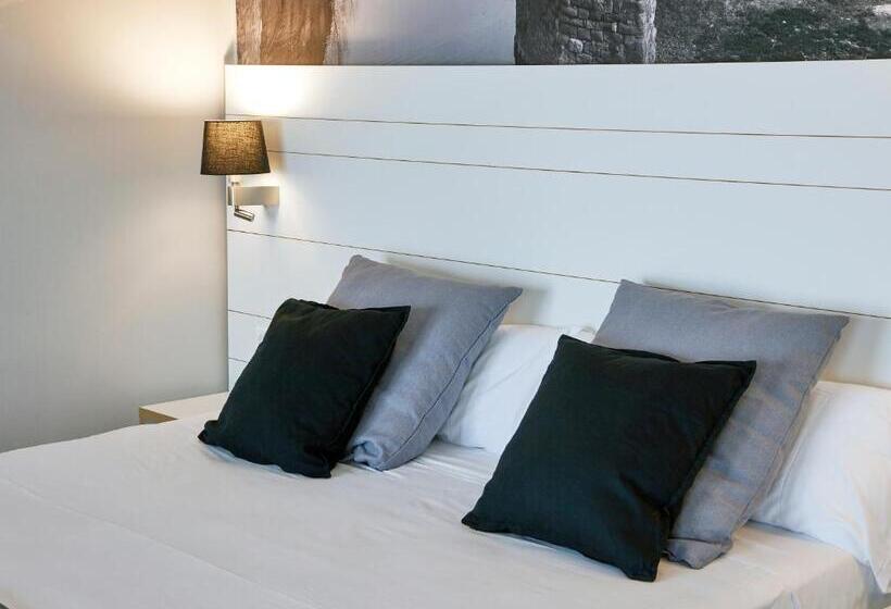 חדר משפחתי, Can Pamplona