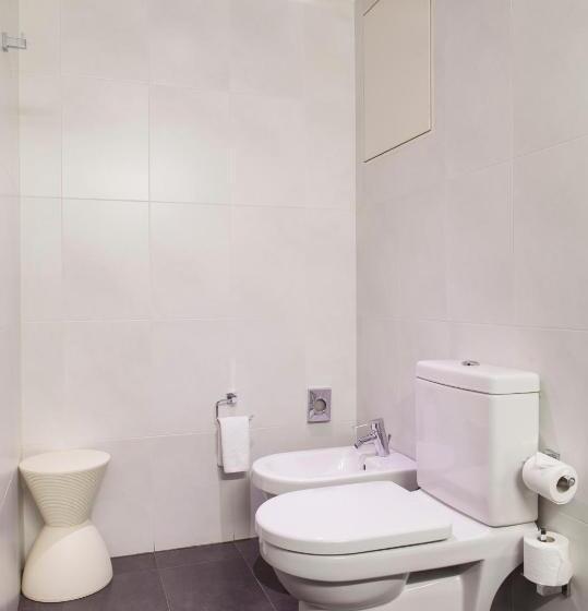 غرفة قياسية مطلة على المدينة, Dimar