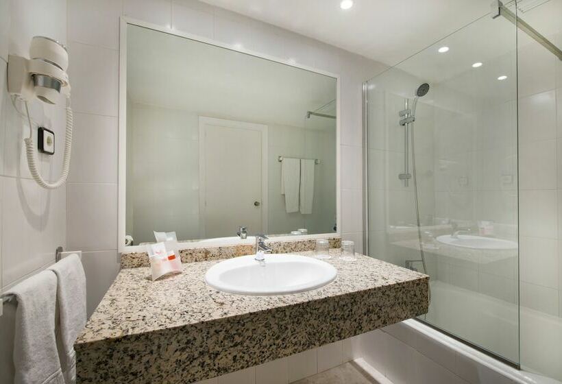 חדר משפחתי נוף לים, Galeón