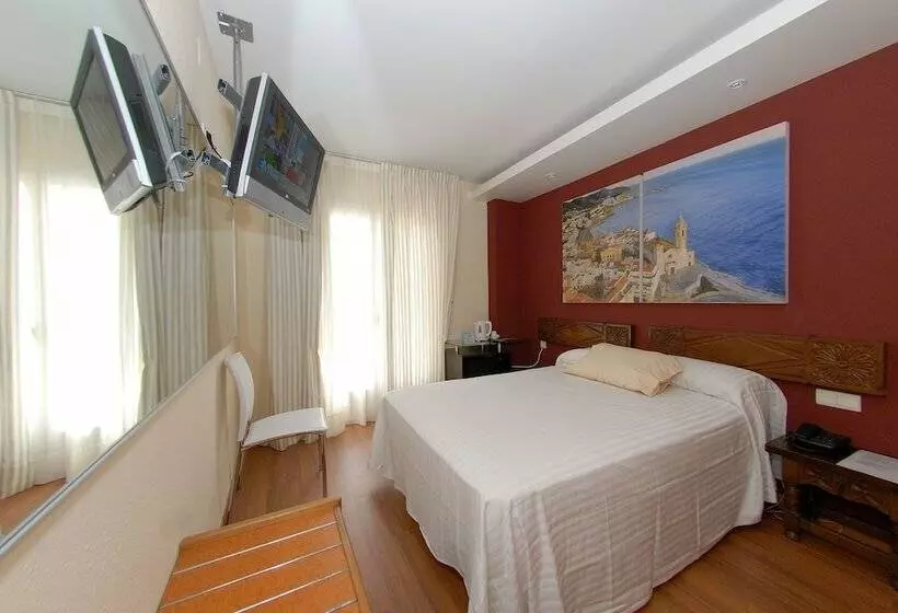 Standard Single Room, Galeón