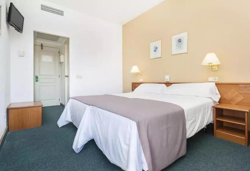 اتاق استاندارد سه نفره, Globales Playa Santa Ponsa