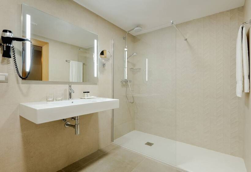 Номер Стандарт, Hesperia Barcelona Sant Just