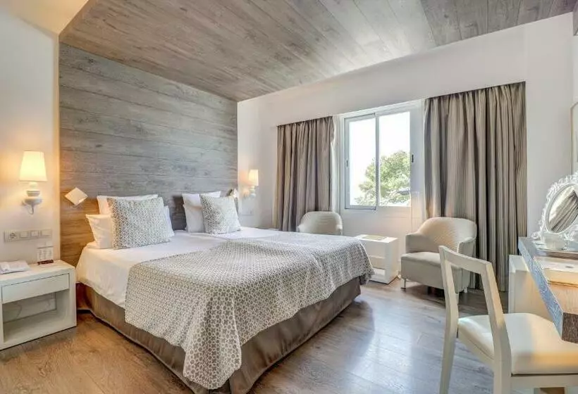اتاق استاندارد با چشم‌انداز دریا, Hotel Illa D'Or 4* Sup & Club Apartments