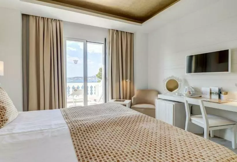 اتاق استاندارد با بالکن و چشم‌انداز دریا, Hotel Illa D'Or 4* Sup & Club Apartments