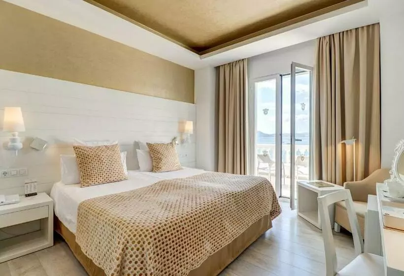 اتاق استاندارد با بالکن و چشم‌انداز دریا, Hotel Illa D'Or 4* Sup & Club Apartments