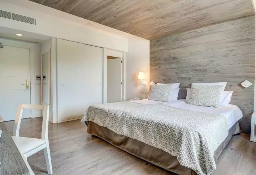 اتاق استاندارد با بالکن و چشم‌انداز دریا, Hotel Illa D'Or 4* Sup & Club Apartments