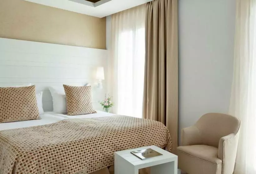 اتاق استاندارد با بالکن و چشم‌انداز دریا, Hotel Illa D'Or 4* Sup & Club Apartments