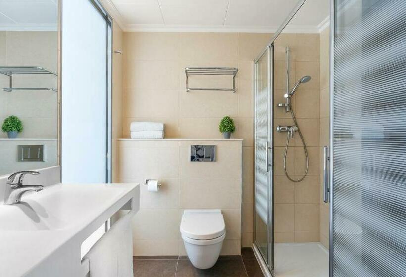 Номер Стандарт Вид на Горы, Indalo Park