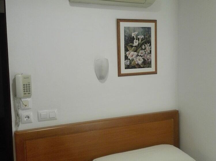 חדר סטנדרט יחיד, Mavi