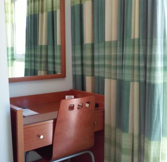 חדר סטנדרט, Mavi