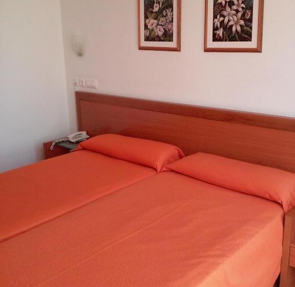 חדר סטנדרט, Mavi