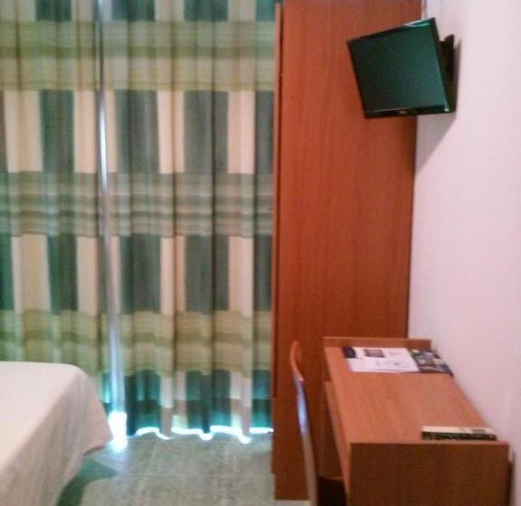 חדר סטנדרט יחיד, Mavi