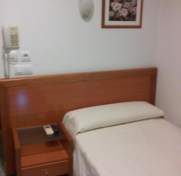 חדר סטנדרט יחיד, Mavi