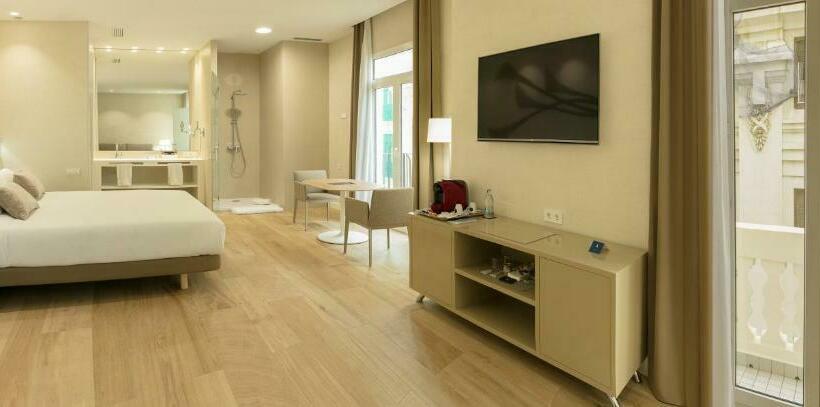 جناح جونيور بريميوم, Melia Plaza Valencia