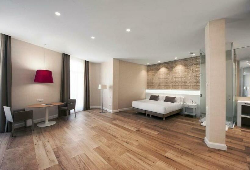 جناح جونيور ديلوكس, Melia Plaza Valencia