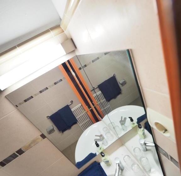 Номер Economy, Montserrat