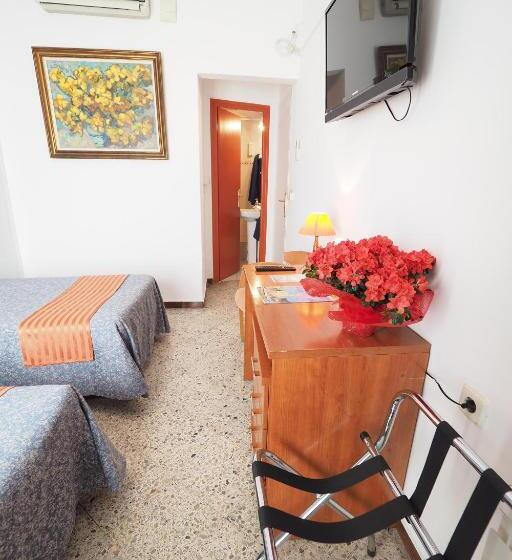 Номер Стандарт с Балконом, Montserrat