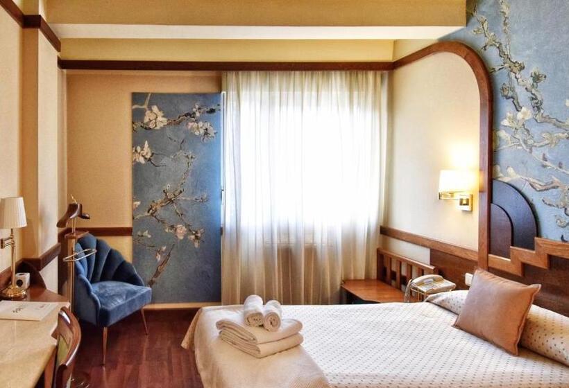 اتاق استاندارد, Maria Luisa