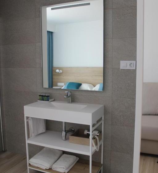 Номер Стандарт Трехместный, Rocatel