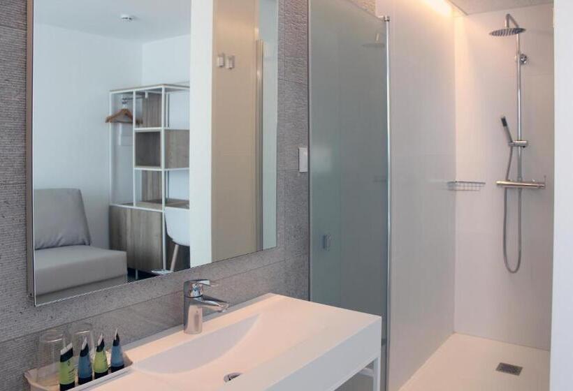 Habitación Triple Estándar, Rocatel